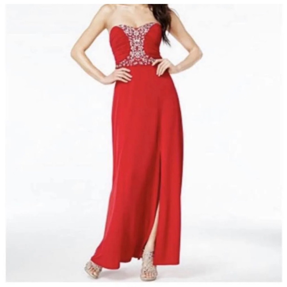 Juniors sz 3 formal/prom dress in Red w. rhinestone detail at bust by BCX